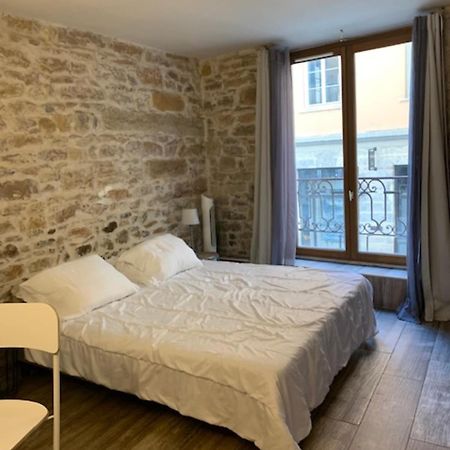 Studio With Exposed Stone Vieux Lyon ليون المظهر الخارجي الصورة